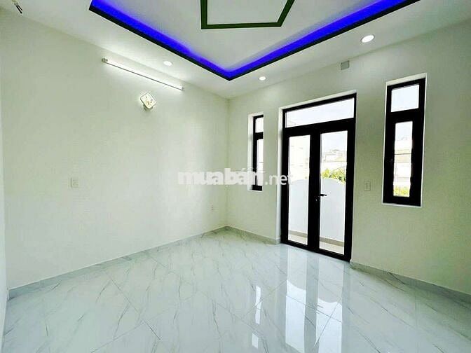 Nhà mới đẹp y như hình 4 x 16 có 5pn 5wc sân thượng