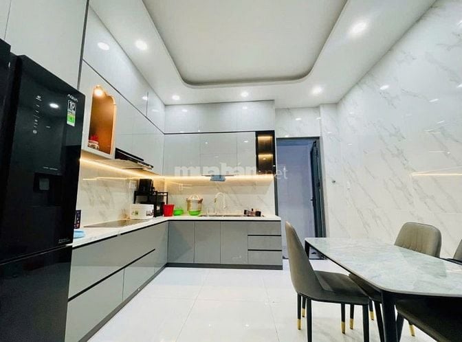 Giá 2tỷ390 bao sang tên ngay Cô Giang, Phú Nhuận đối diện chợ - 48m2 