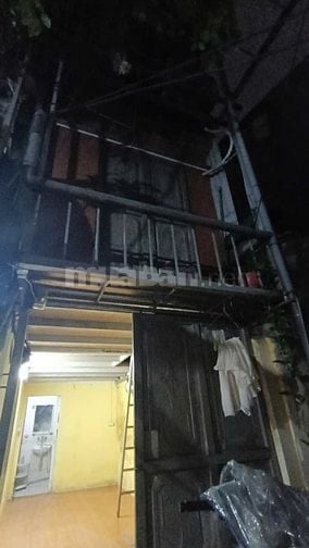 Cho thuê cả nhà cấp 4 có 3 tầng