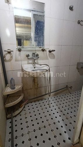 Cho thuê cả nhà cấp 4 có 3 tầng