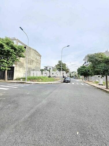 cho thuê mb văn phòng kinh doanh. toà nhà ngay big c gô dĩ an