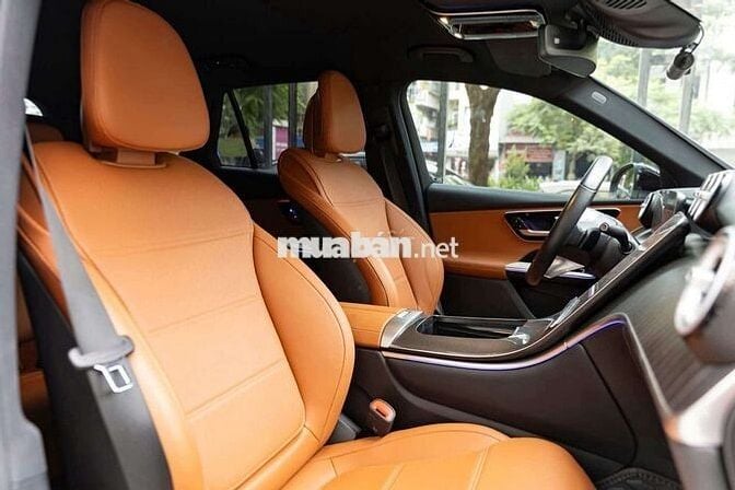 E cần bán mercedes 200 4Matic - sx 2025 siêu lướt