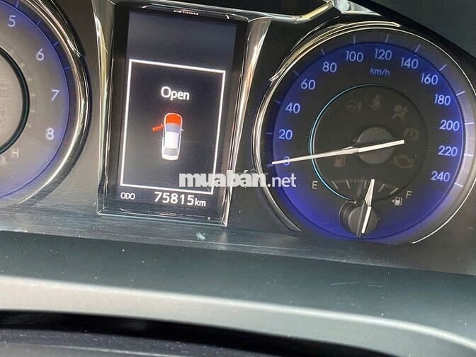 Camry 2.0E sản xuất 2017 đi đúng 76 ngàn km