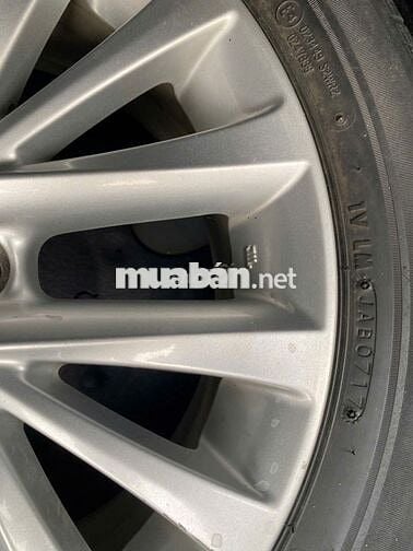 Camry 2.0E sản xuất 2017 đi đúng 76 ngàn km