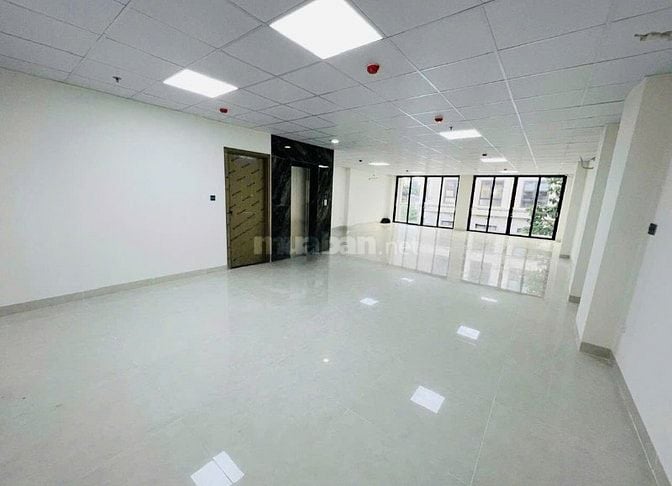 NHÀ MỚI XÂY NGAY VÒNG XOAY LĂNG CHA CẢ - 450A ĐƯỜNG LÊ VĂN SỸ