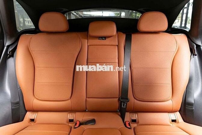 E cần bán mercedes 200 4Matic - sx 2025 siêu lướt