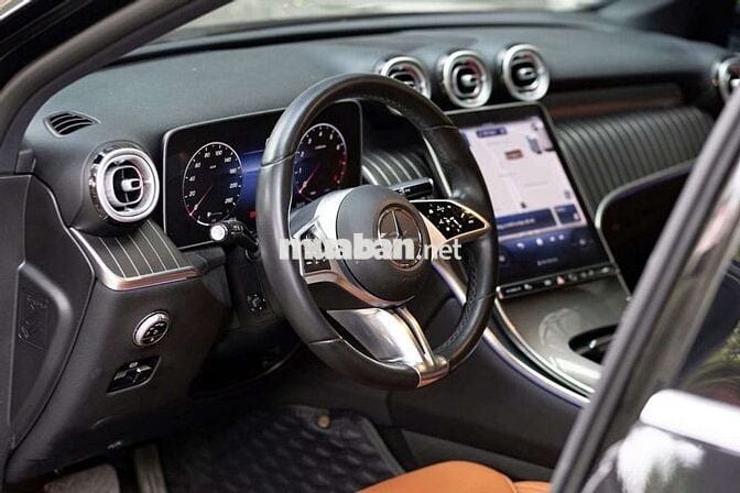 E cần bán mercedes 200 4Matic - sx 2025 siêu lướt