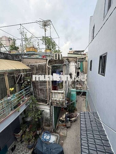 Nhà trung tâm Q6 , giá rẻ , tiện ích bao la , 3 tầng .