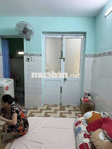 Nhà trung tâm Q6 , giá rẻ , tiện ích bao la , 3 tầng .