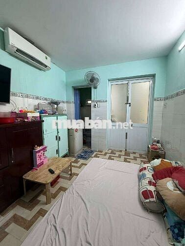 Nhà trung tâm Q6 , giá rẻ , tiện ích bao la , 3 tầng .