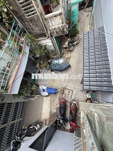 Nhà trung tâm Q6 , giá rẻ , tiện ích bao la , 3 tầng .