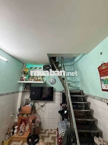 Nhà trung tâm Q6 , giá rẻ , tiện ích bao la , 3 tầng .