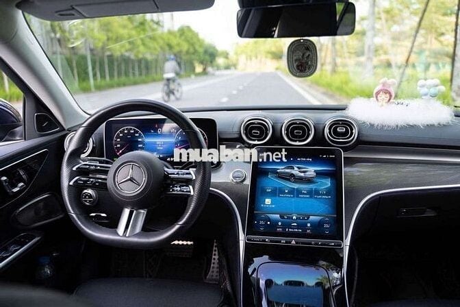 E cần bán mercedes C300 AMG - sx 2022