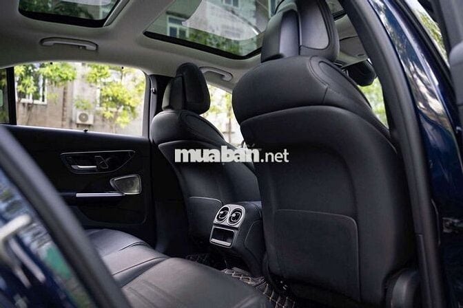 E cần bán mercedes C300 AMG - sx 2022