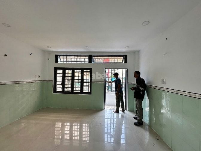 Mặt tiền kinh doanh nguyên căn Nguyễn Văn Đậu ngay trường học