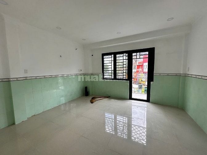 Mặt tiền kinh doanh nguyên căn Nguyễn Văn Đậu ngay trường học