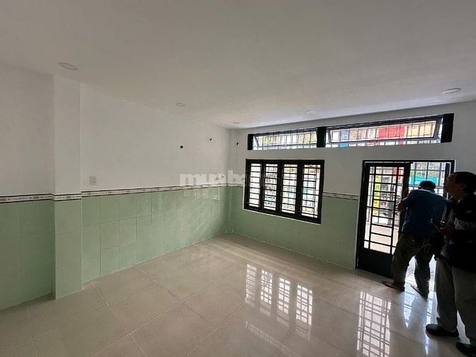 Mặt tiền kinh doanh nguyên căn Nguyễn Văn Đậu ngay trường học