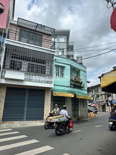 Mặt tiền kinh doanh nguyên căn Nguyễn Văn Đậu ngay trường học