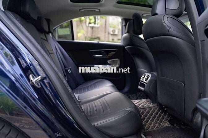 E cần bán mercedes C300 AMG - sx 2022