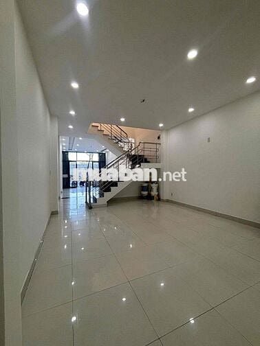 🟡CHO THUÊ NHÀ 3 TẦNG MT LÊ THẠCH, 4 pn , SÁT BẾN XE