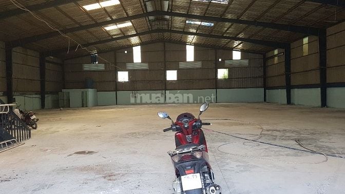 Nhà xưởng cho thuê mặt đường apd27 an phú đông quận 12 dt: 1100m