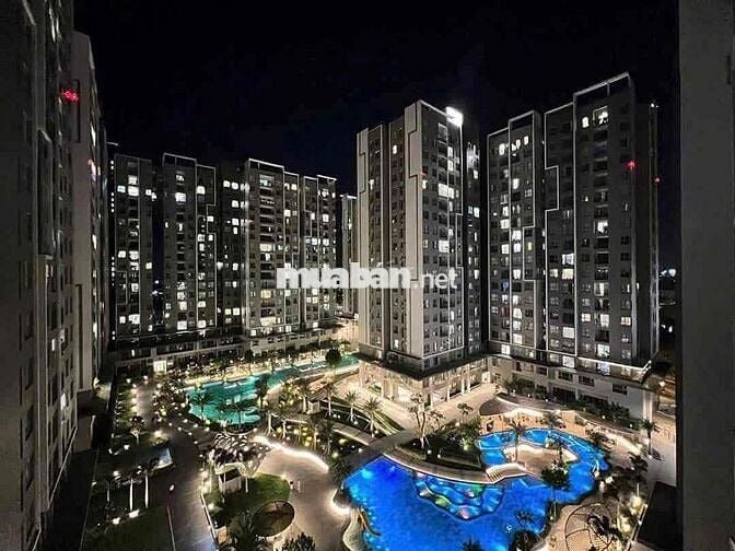 Nhà có 2 Căn cần bán; View Hồ bơi và View TP. LH Xem nhà thực tế.