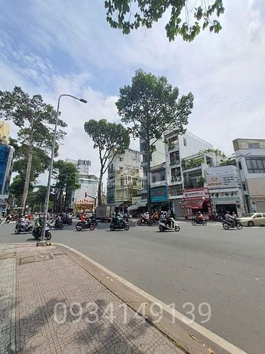 Nhà mới 100%. MT Ngô Gia Tự. Ngang 6,25NH. 325m2 SD. 6 tầng, thang máy