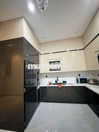 Nhà đẹp full nội thất 5 x 15 có 3 lầu 4pn 5wc sân thượng