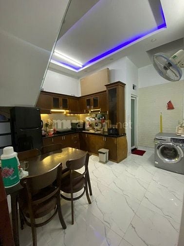 ĐỔI NHÀ ĐỂ LẠI BÀN GHẾ PH.KHÁCH + HỒ CÁ + BÀN ĂN