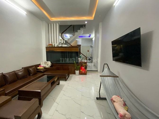 ĐỔI NHÀ ĐỂ LẠI BÀN GHẾ PH.KHÁCH + HỒ CÁ + BÀN ĂN