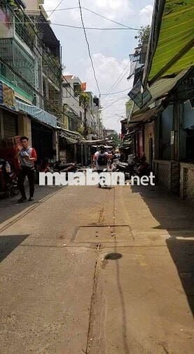 Mặt chợ Vườn Chuối đông đúc kinh doanh  đường Điện Biên Phủ