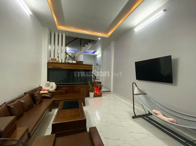 ĐỔI NHÀ ĐỂ LẠI BÀN GHẾ PH.KHÁCH + HỒ CÁ + BÀN ĂN