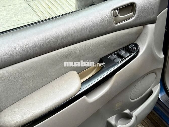 Toyota sienna 2003 odo 10v giá 280tr