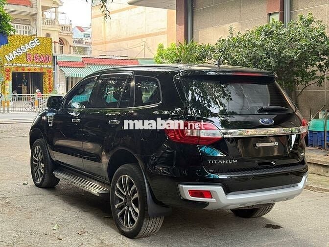 Everest Titanium 4x4 9v giá 790tr