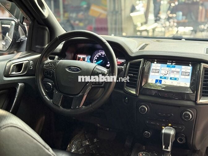 Everest Titanium 4x4 9v giá 790tr