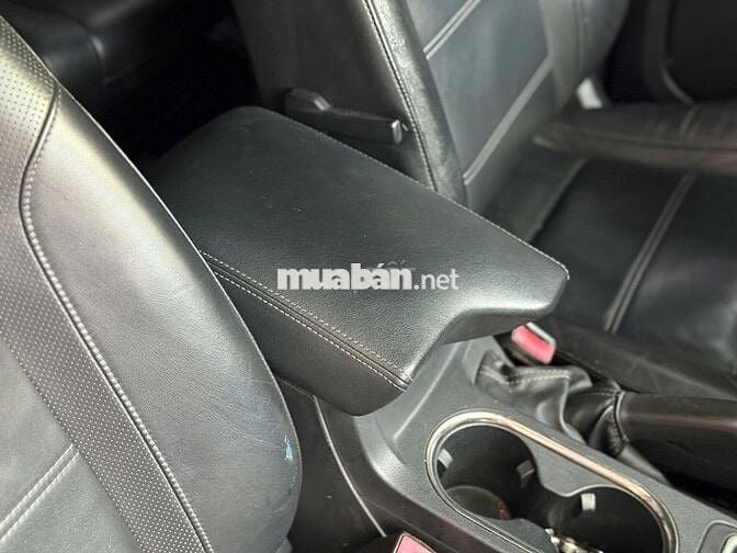 Everest Titanium 4x4 9v giá 790tr