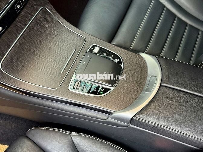 GLC 300 2021 odo 6,6v giá 1 tỷ 530