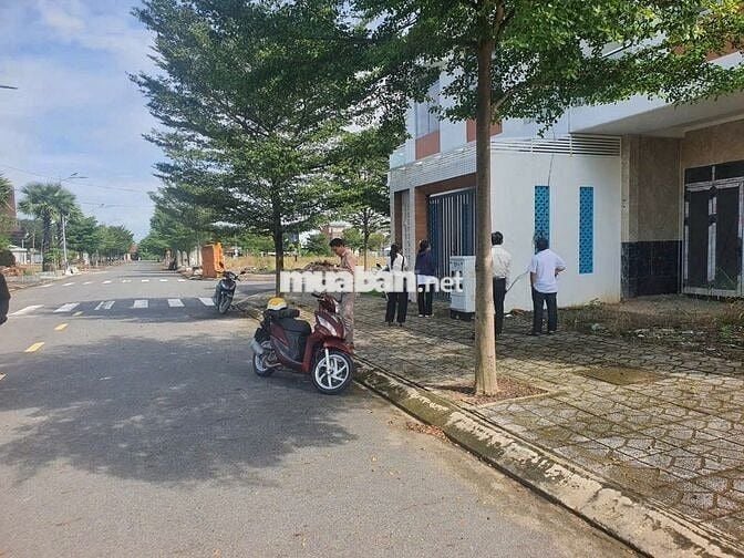 Chính chủ bán cặp liền kề ngay trường Đại Học Việt Đức 10x17, Sổ Sẵn