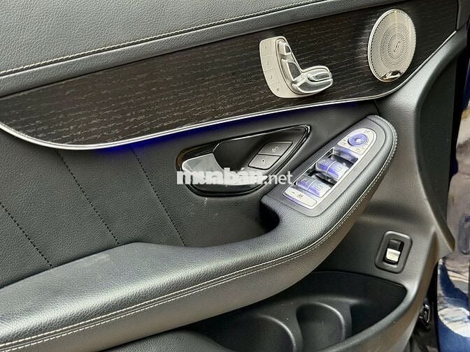 GLC 300 2021 odo 6,6v giá 1 tỷ 530