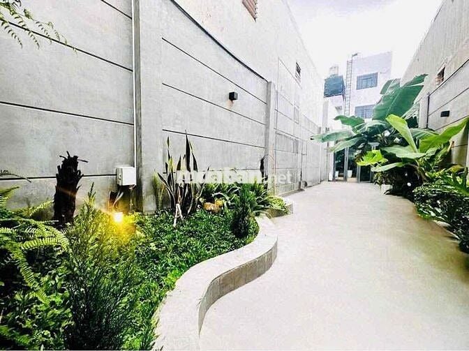 CHO THUÊ NHÀ - MẶT TIỀN HÙNG VƯƠNG - GẦN NGAY QUẢNG TRƯỜNG THÀNH PHỐ