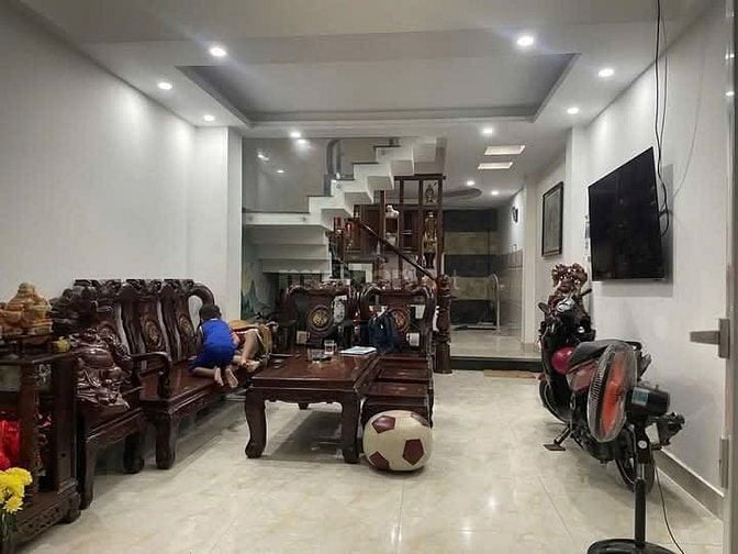 Về quê bán gấp nhà Bàu Cát. Phường 2. Tân Bình. Giá 3 tỷ 590/ 56m2.