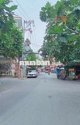 Cho thuê mặt bằng tầng Trệt căn nhà Villa. Hẻm Thông 6m. Cạnh MT Đ.TĐa