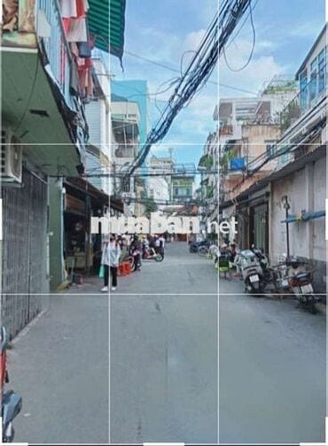 Cho thuê mặt bằng tầng Trệt căn nhà Villa. Hẻm Thông 6m. Cạnh MT Đ.TĐa