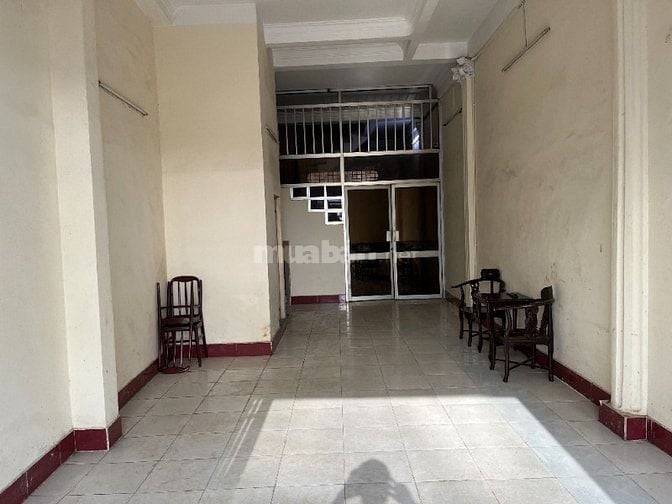 Cho thuê mặt tiền 4m đường chính Lạc Long Quân. Trung tâm mua bán sầm 