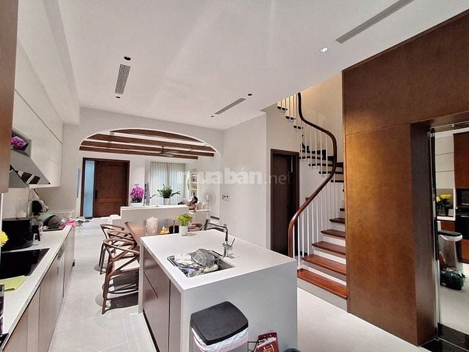 Bán Biệt Thự Sân Vườn Việt Hưng – Long Biên, 140m², 5 Tầng, Hơn 40 Tỷ