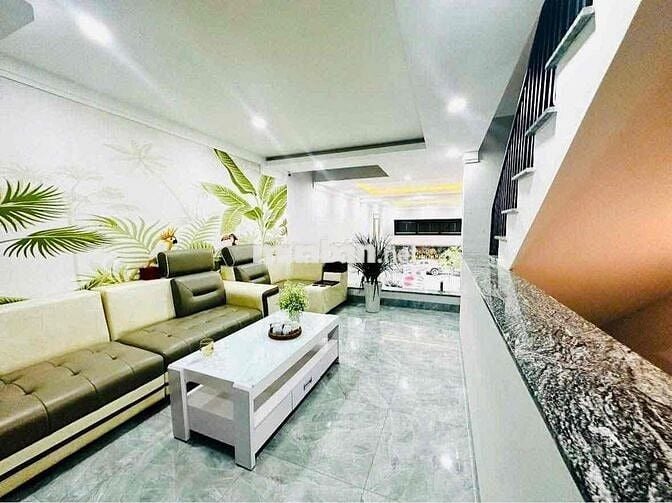 CHO THUÊ NHÀ - MẶT TIỀN HÙNG VƯƠNG - GẦN NGAY QUẢNG TRƯỜNG THÀNH PHỐ