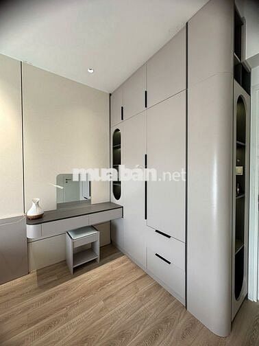 Chính chủ còn 1 căn 83m2 2 phòng ngủ full nội thất view LK81 Quận 1