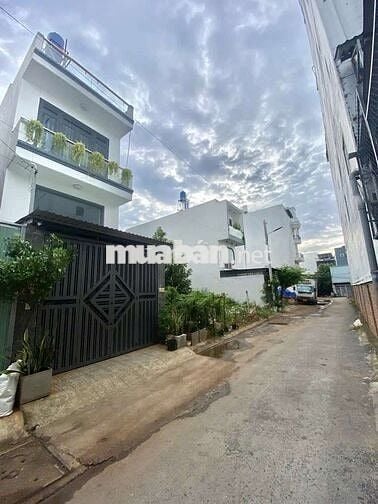 ĐẤT SAU LƯNG MT HÀ HUY GIÁP . HXH 90M2 . GIÁ 5TY TL.