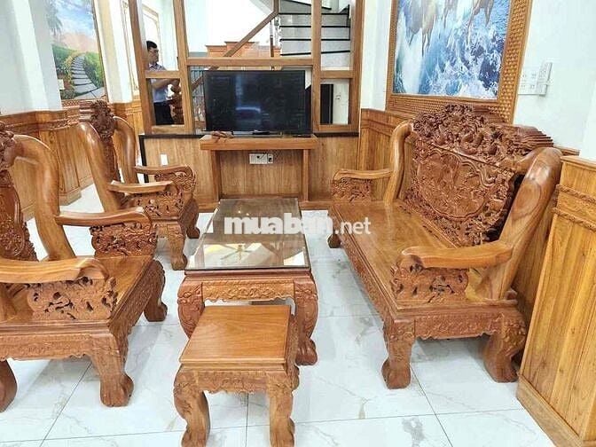 Cho thuê nhà 3 lầu có: 5pn đầy đủ nội thất bên đường DT 743 - Dĩ An