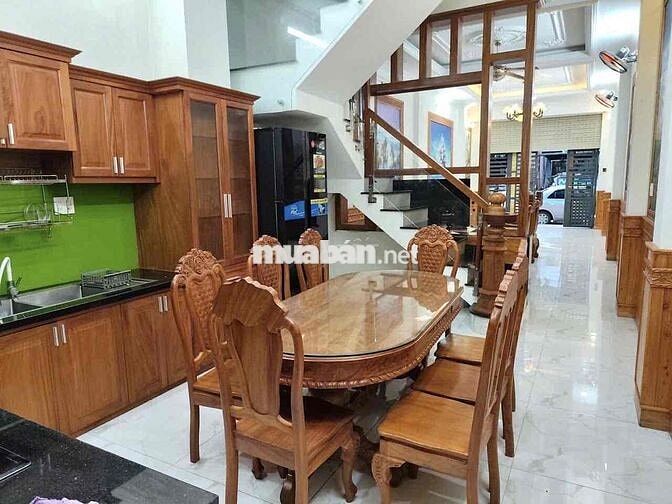 Cho thuê nhà 3 lầu có: 5pn đầy đủ nội thất bên đường DT 743 - Dĩ An